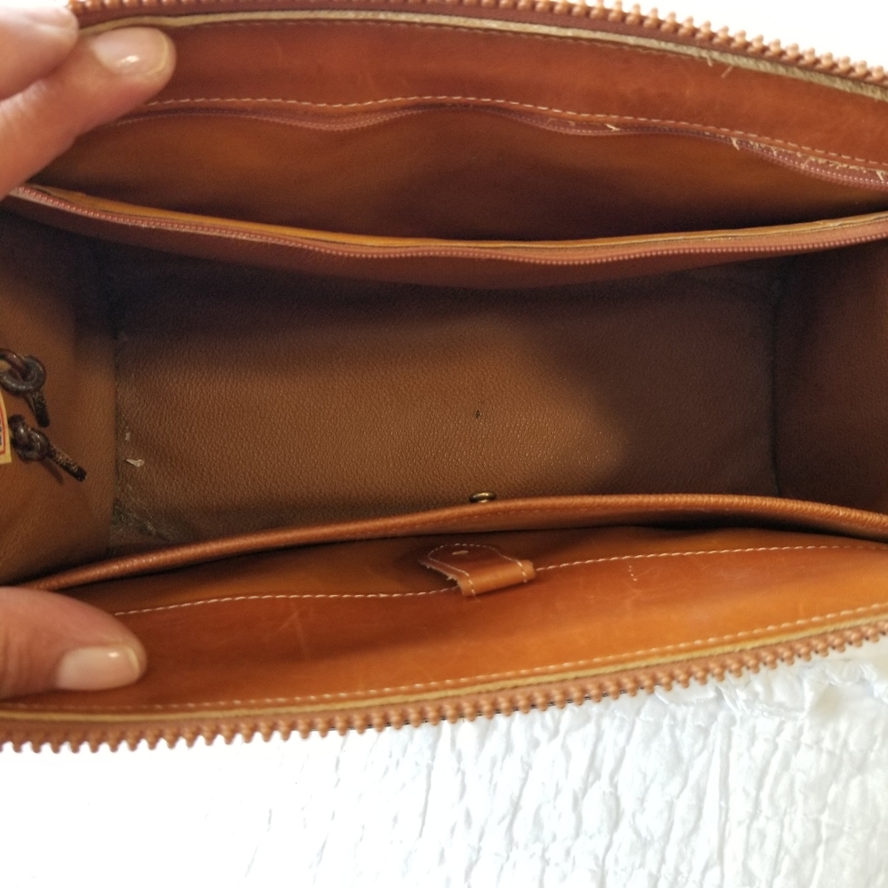 Vintage Dooney & Bourke Authentic Leather Handbag Taupe EUC - Picture 5 of 16